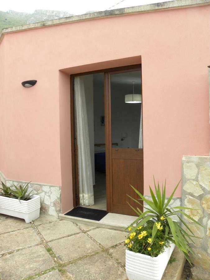 Ibiscus Bed & Breakfast Кастеламаре дел Голфо Екстериор снимка